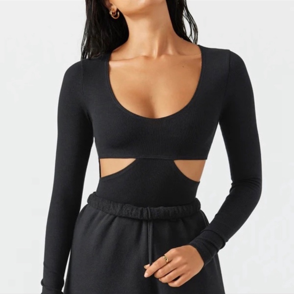NWT (NEW WITH TAGS) Joah brown cut out black top XS/S